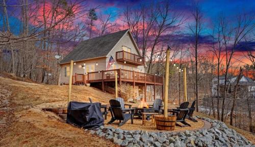 Lakefront 3BR with Dock, Fire Pit, Lawn Games, and Game Room