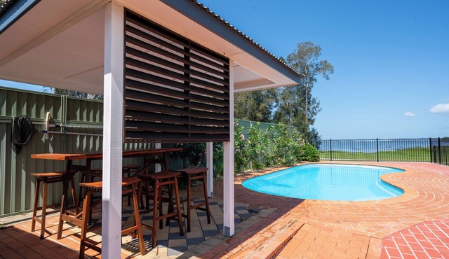 Lakefront 4 Bedroom House