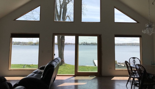 Lakefront 4-bedroom home on Pine Lake