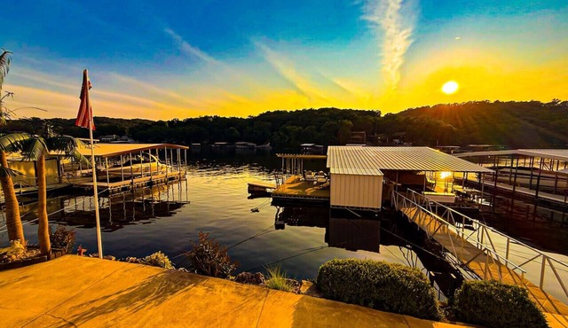 Lakefront-4BD/3BA/-Sleeps-12PP