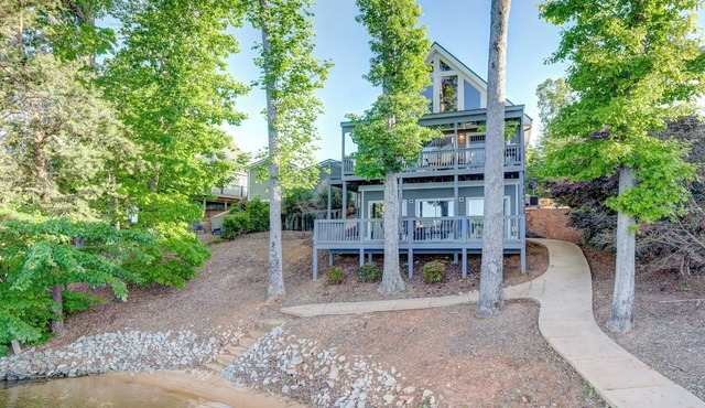 Lakefront 4BR home with sandy beach and big views! Private Dock, 15min Clemson