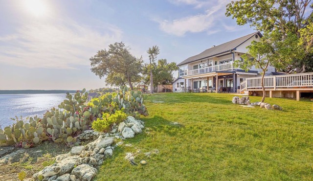 Lakefront 4BR Pool Hot Tub