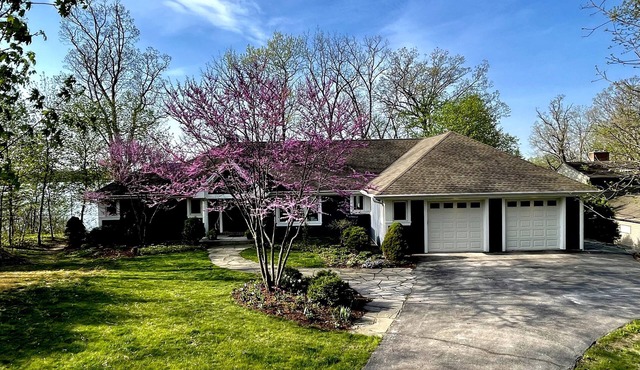 Lakefront 4BR Retreat w/Fire Pit & Kayaks
