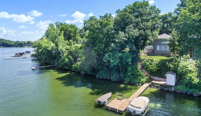 Lakefront 4BR ‘Up North’ Outdoor Getaway - Best Sunset View on The Lake