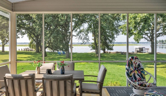 Lakefront 4BR w/Dock & Kayaks | Oshkosh