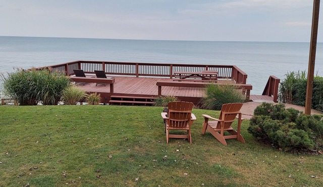 Lakefront - 4BR w/Hot Tub & Sauna