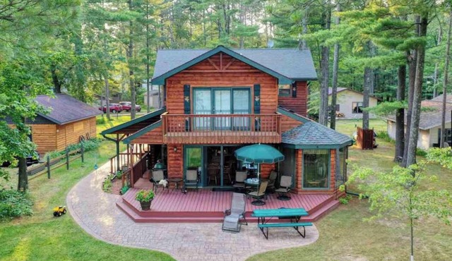 Lakefront 5 Bedroom Cabin on Mead Lake