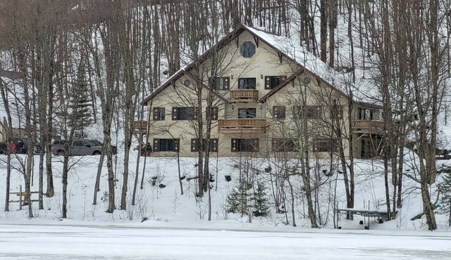 LAKEFRONT 5-bedroom Chateau Getaway at Whitecap Mountains Resort Units 2 & 4