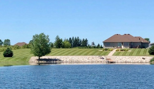 Lakefront 5-bedroom house in Lake Park on Duck Lake/West Labelle.