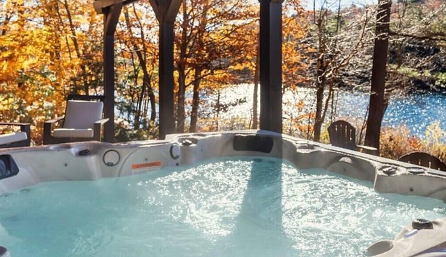Lakefront 5-BR Chalet 15-Min. to Mt. Sunapee