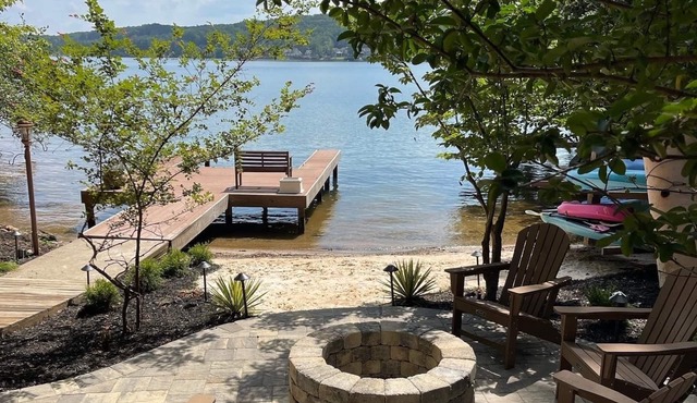 Lakefront 5 BR home nestled on a private cove 1 hr from downtown Atlanta, Ga.