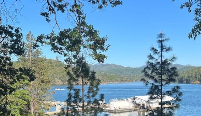 Lakefront, 50 Guests, Paradise Estates, Reunions - , Weddings, Work Retreats