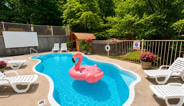 Lakefront 5BD/4.5BA/2Pools/Hottub/Sauna/Firepit/PizzaOven/Dock/PuttingGreen-10PP