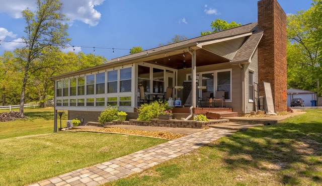 Lakefront 5BR · Dock, Kayaks, Hot Tub & Beach