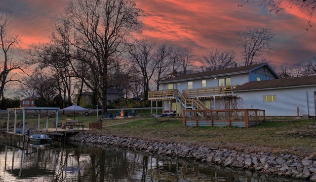 Lakefront 5BR - Fire Pit, Kayaks, Game Room, Water Toys, & More!