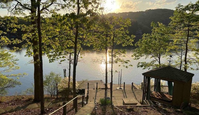 *Lakefront 5BR home*Indoor pool+sauna+game room