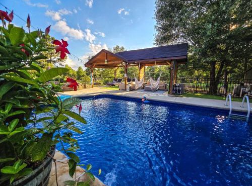 Lakefront 6BR house with Pool, Game Room & Private Pier