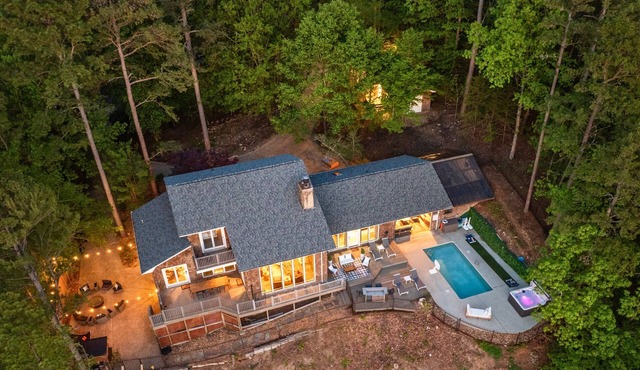 Lakefront 6BR w/Heated Pool & Hot Tub + Kayaks