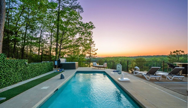 Lakefront 6BR w/Heated Pool & Hot Tub + Kayaks