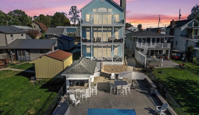 Lakefront 6BR w/Heated Pool, Fire-pit & Boat Slip