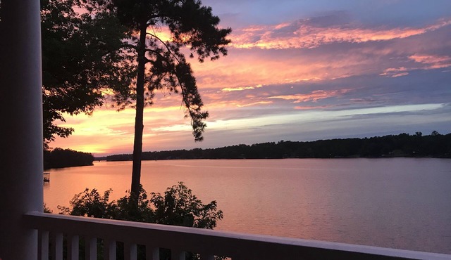 Lakefront, 7 Bedroom Home on Lake Murray!