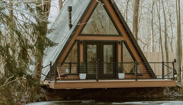 Lakefront A-Frame -Fireplace, Kayaks, Soaking Tub, Retreat for couples or solo