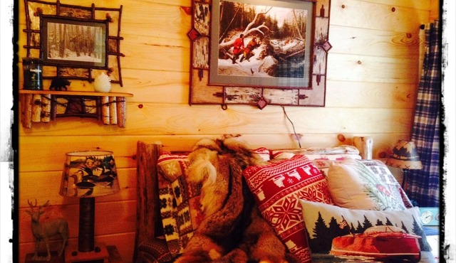 Lakefront accommodations with outdoor Jacuzzi