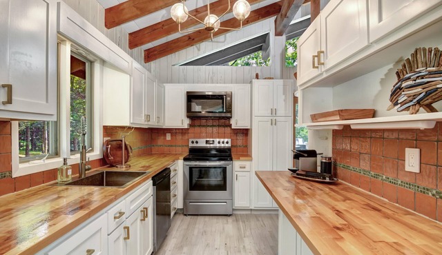 Lakefront Achieve Chalet in a Private 200 Acre Estate