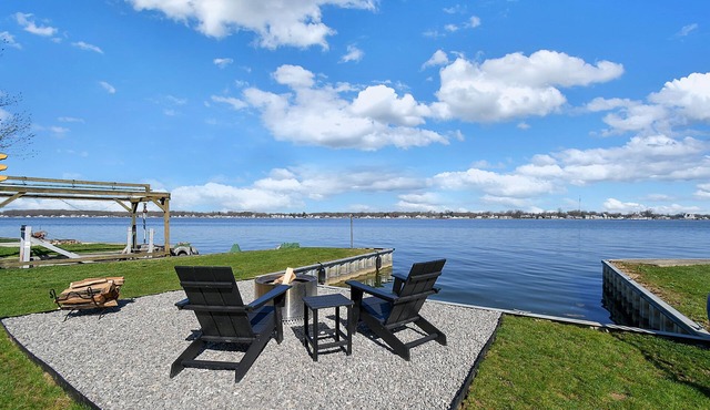 Lakefront Airstream Retreat with Boat Dock at Buckeye Lake