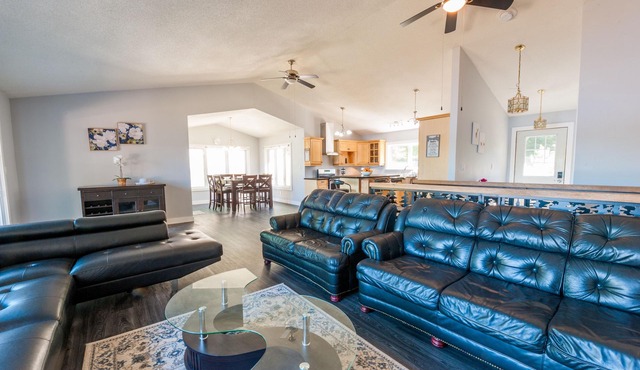 Lakefront, Amazing view Cottage beside Haliburton city