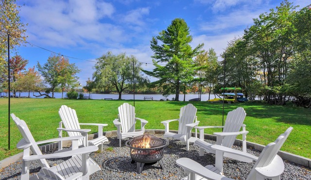 LAKEFRONT! Amazing views! 30+days, Boats, Fire-pit, Movie Rm, Game Rm, office