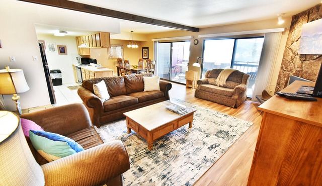 Lakefront, Amazing Views, In Town. Available for 30 Days or More Only