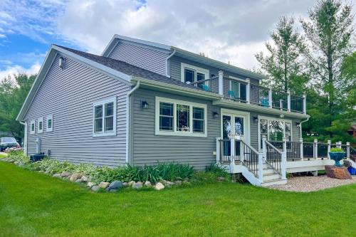 Lakefront and Dock! Family-Friendly Wisconsin Escape