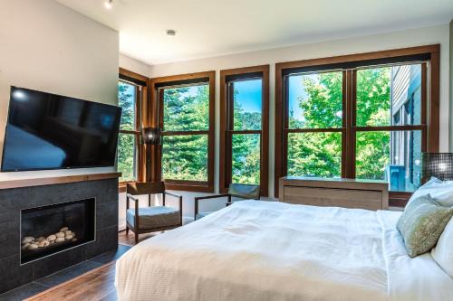 Lakefront and Mountain View - Resort Studio