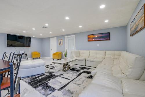 Lakefront Anglers Oasis in Holiday! 8 Mi to Beach