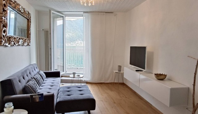 Lakefront apartment in Caslano (Casa Celeste)