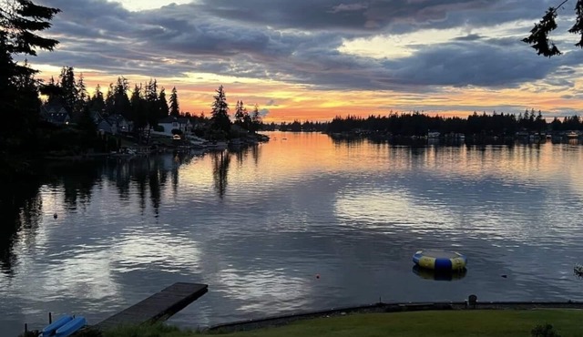 Lakefront Apartment on Beautiful Lake Tapps, Spectacular Views