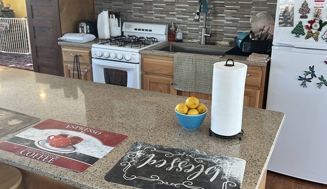 Lakefront apartment with beautiful views,water access, 30 min from twin cities