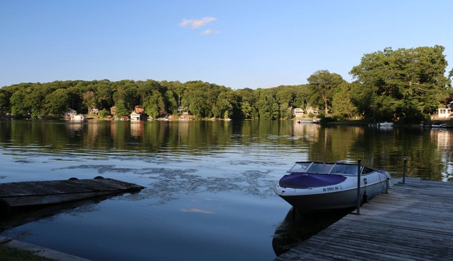 Lakefront Apartment with off-street parking