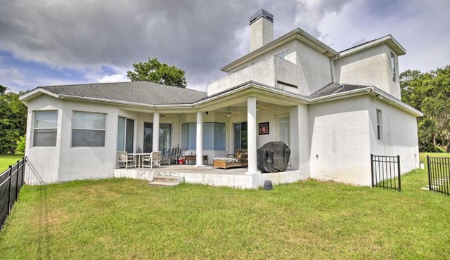Lakefront Apt with Peaceful Balcony and Lake Views!