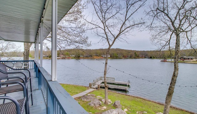 Lakefront Arkansas Abode - Deck, Grill & Fire Pit!