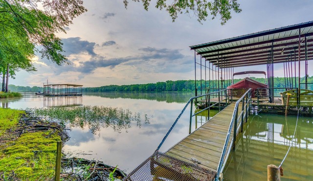 Lakefront Arkansas Abode - Deck, Grill & Fire Pit