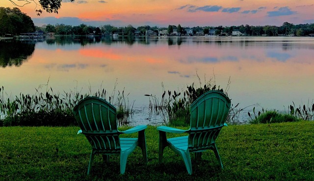 Lakefront Artist's Loft - Relax in Luxury!