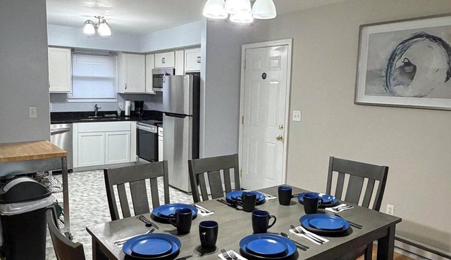 Lakefront at Lake of Egypt sleeps 10! Dock/2 kayaks 2 paddleboards!