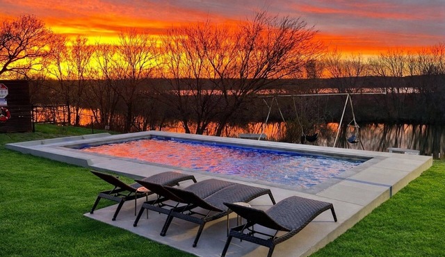 Lakefront Barndominium · Pool · Sauna · Hot Tub