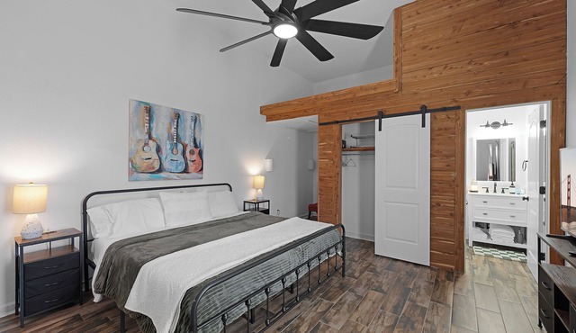 Lakefront Barndominium on 40 Private Acres - Pontoon - Sleeps 10