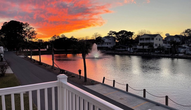 Lakefront Beach House Free Bikes and Waterpark!