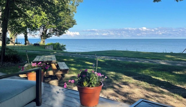Lakefront, Beachfront Breezy Cottage