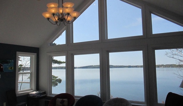 Lakefront beautiful property in a very private area. An hour drive from Halifax.