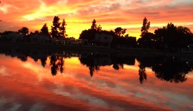 LAKEFRONT-BEAUTIFUL, PEACEFUL VIEWS-HEATED POOl & JACUZZI